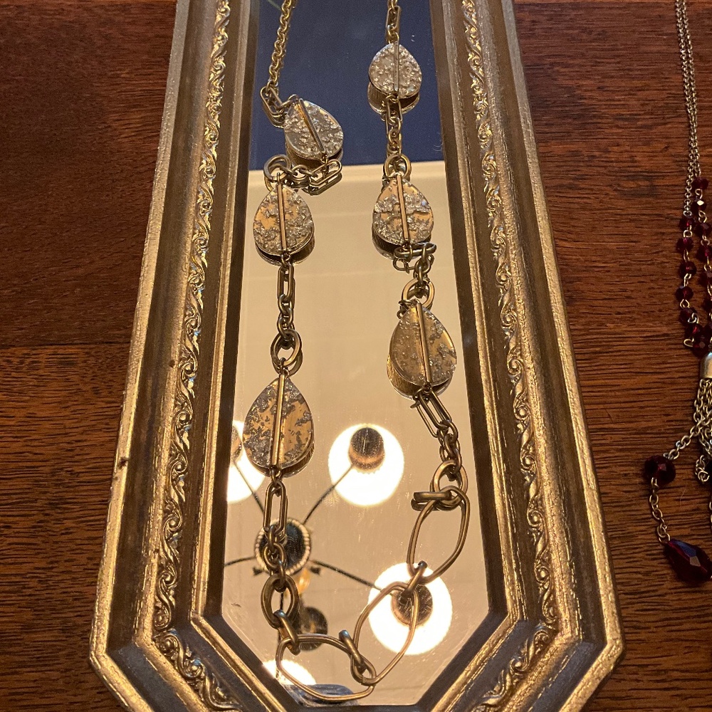 Belk gold tone with metallic flecks necklace